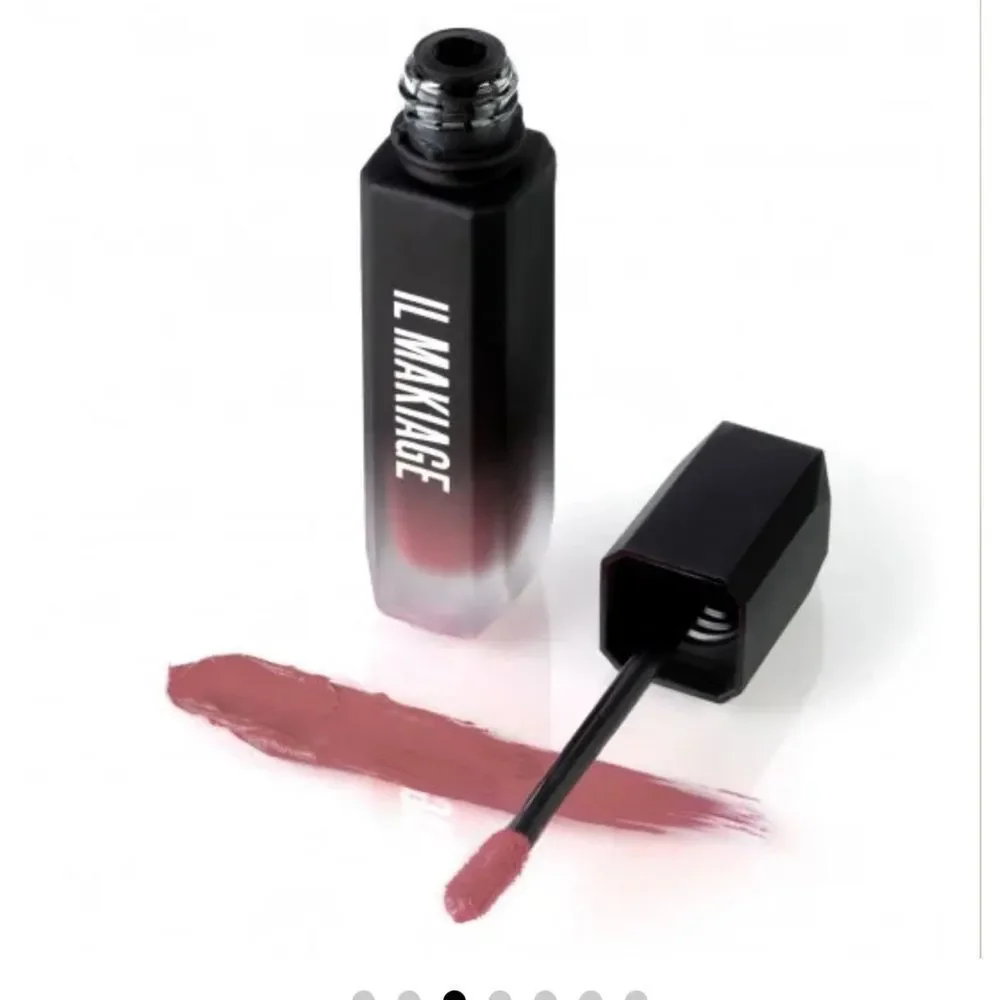 IL MAKIAGE Infinity Long Wear Lip Cream in Matte Royal!